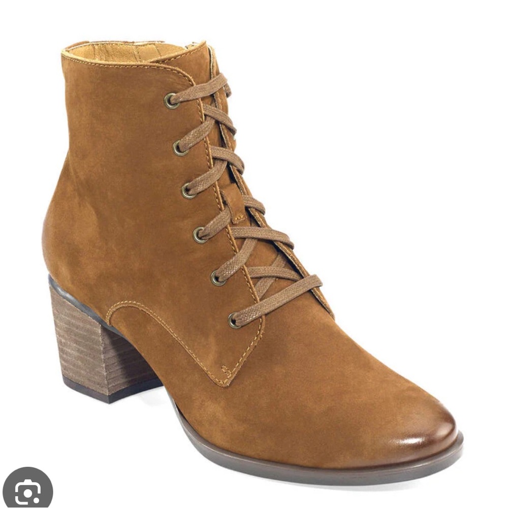 ISO …Aetrex Stella boot in scotch